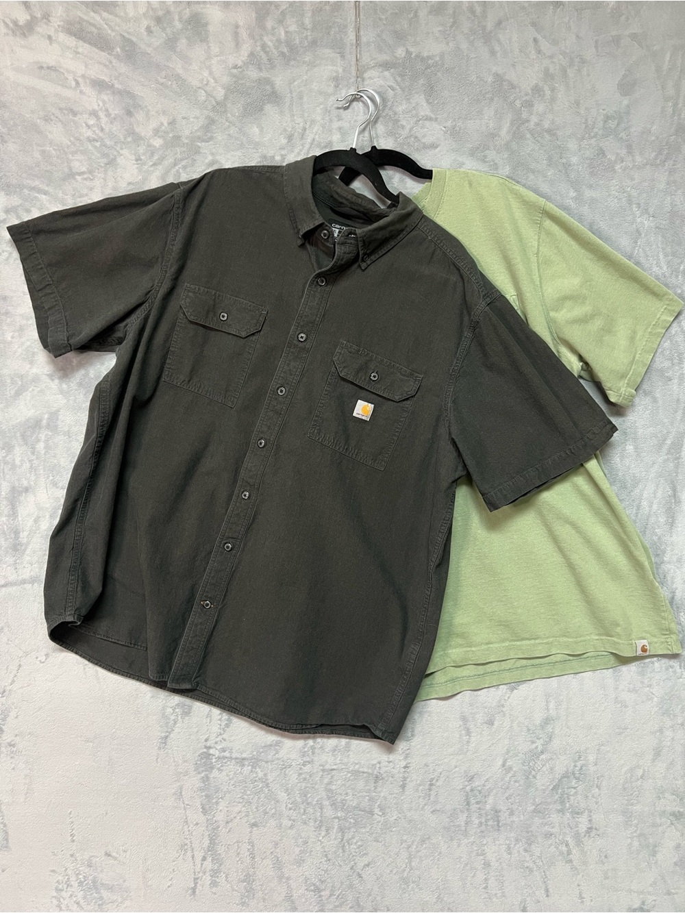Lot of 2 Carhartt Men's Shirts Size 2XL Grey Chambray Button Up & Green T-Shirt